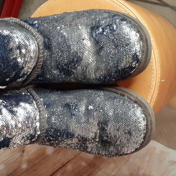 UGG - Picture 4 of 9